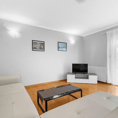 Villa Hope - Apartments With Shared Pool Пореч Стая снимка