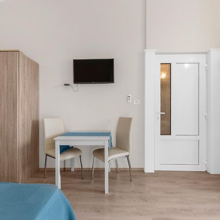 Villa Hope - Apartments With Shared Pool Пореч Стая снимка