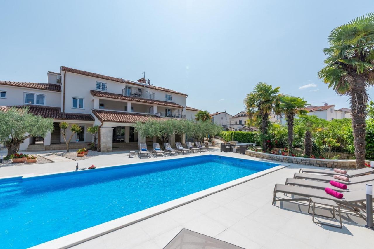 Villa Hope - Apartments With Shared Pool Пореч Екстериор снимка