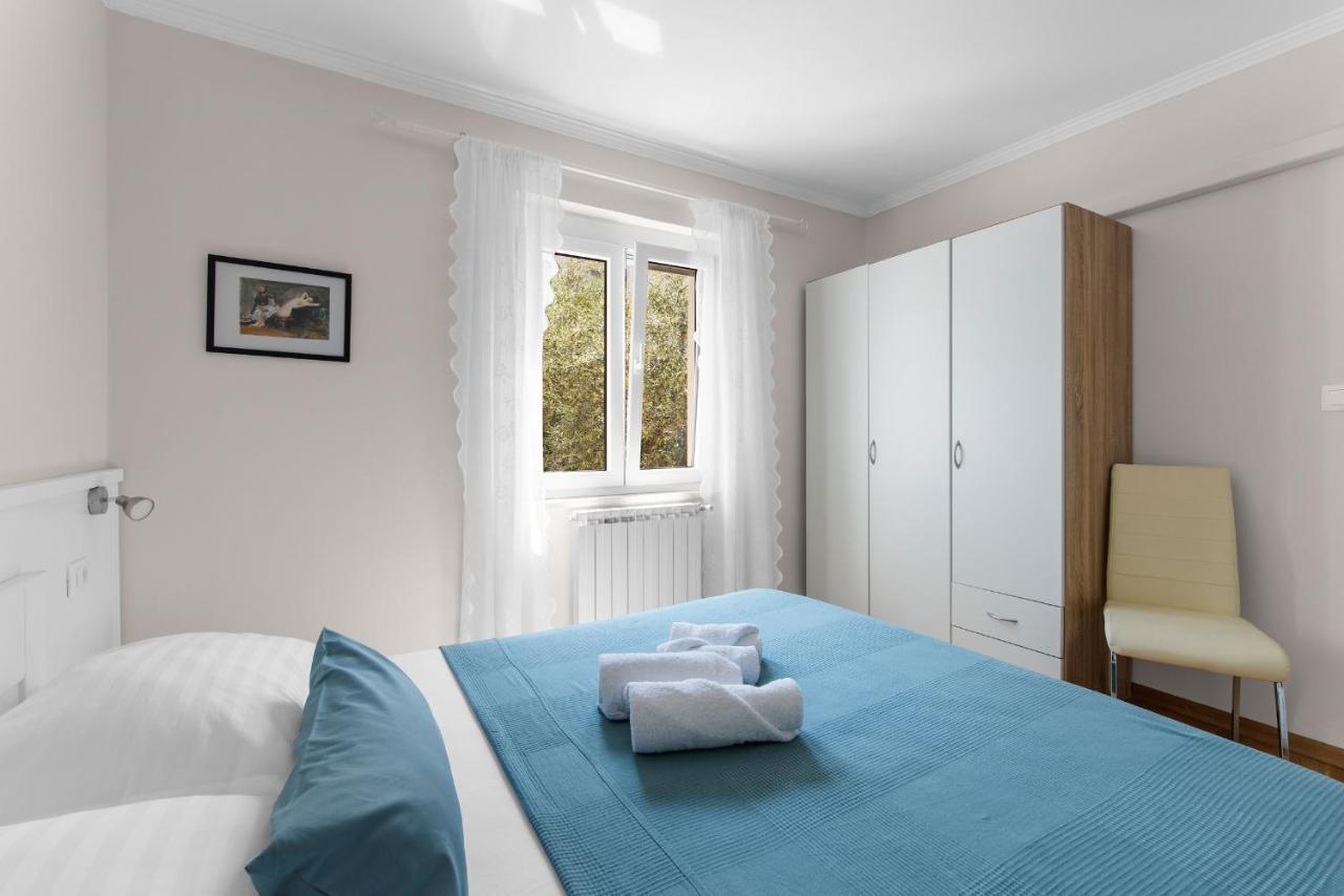 Villa Hope - Apartments With Shared Pool Пореч Екстериор снимка