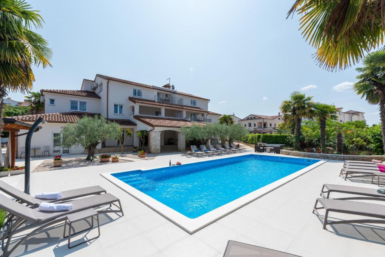 Villa Hope - Apartments With Shared Pool Пореч Екстериор снимка
