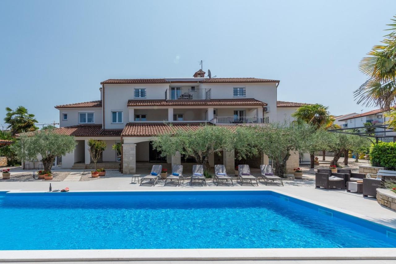 Villa Hope - Apartments With Shared Pool Пореч Екстериор снимка