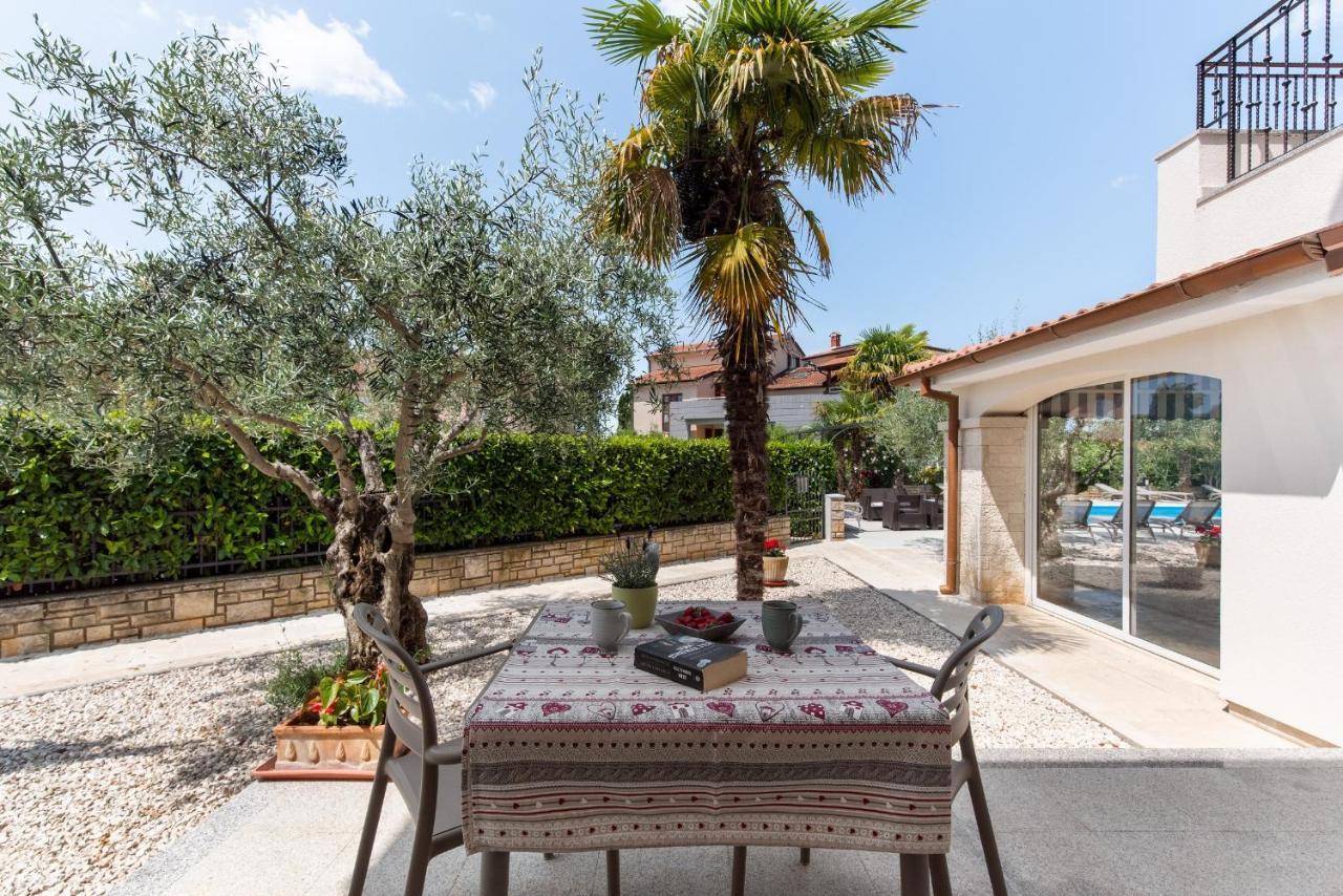 Villa Hope - Apartments With Shared Pool Пореч Екстериор снимка