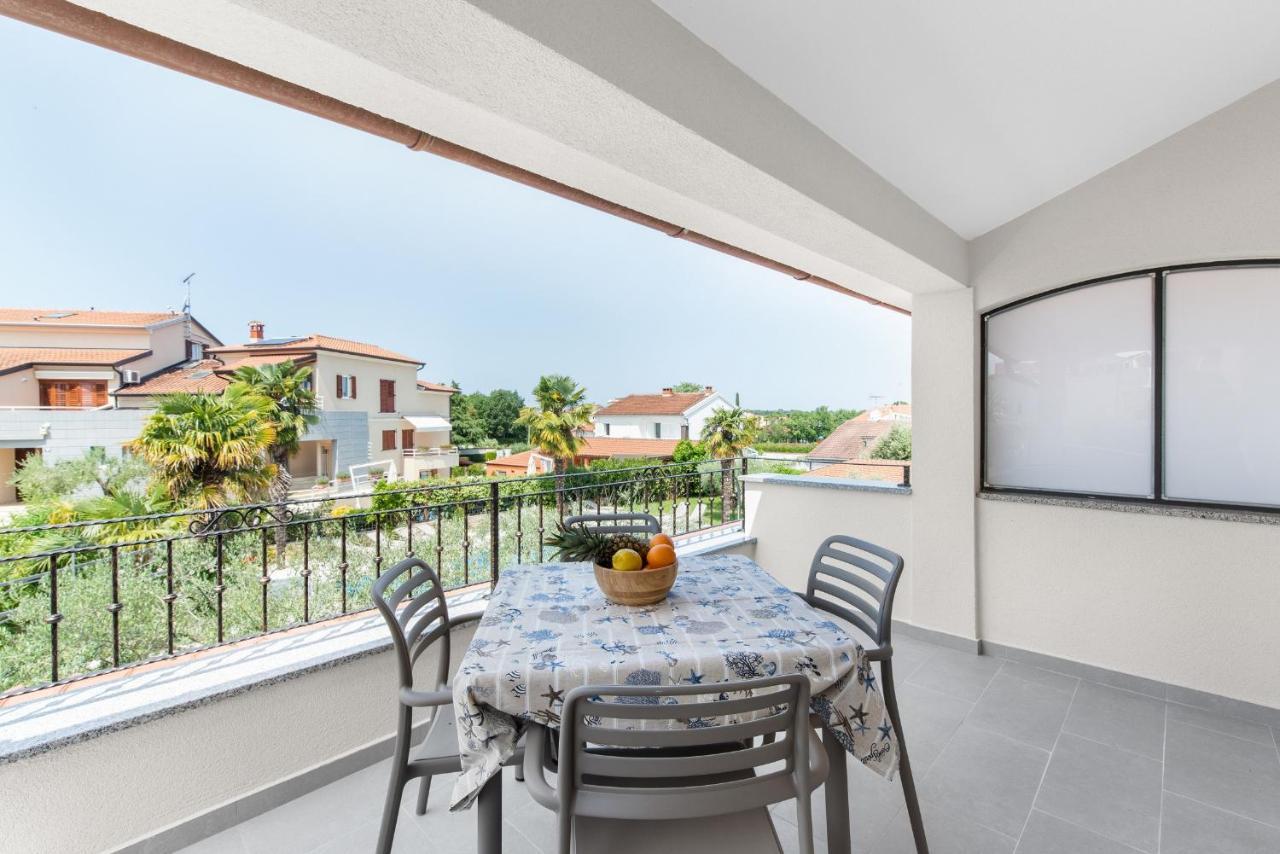 Villa Hope - Apartments With Shared Pool Пореч Екстериор снимка