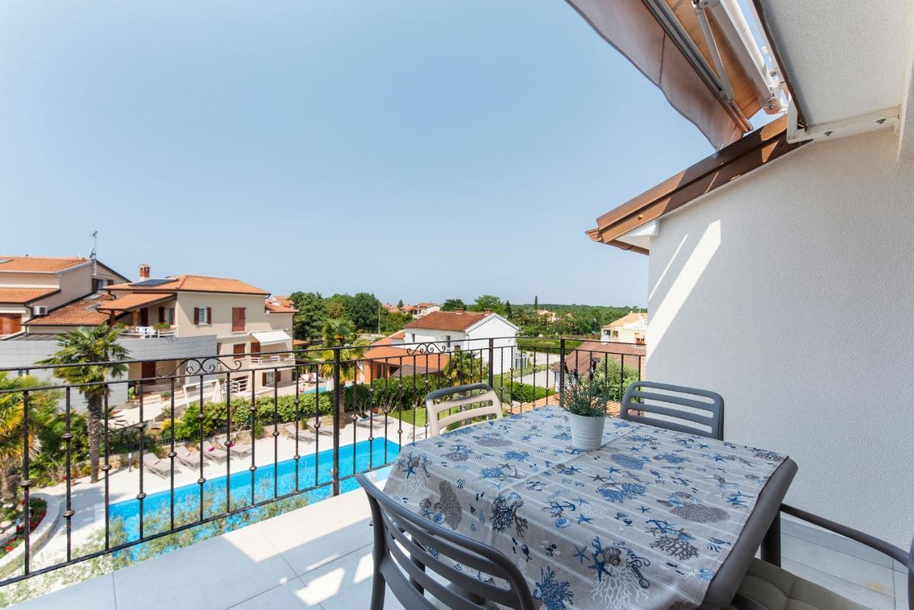 Villa Hope - Apartments With Shared Pool Пореч Екстериор снимка