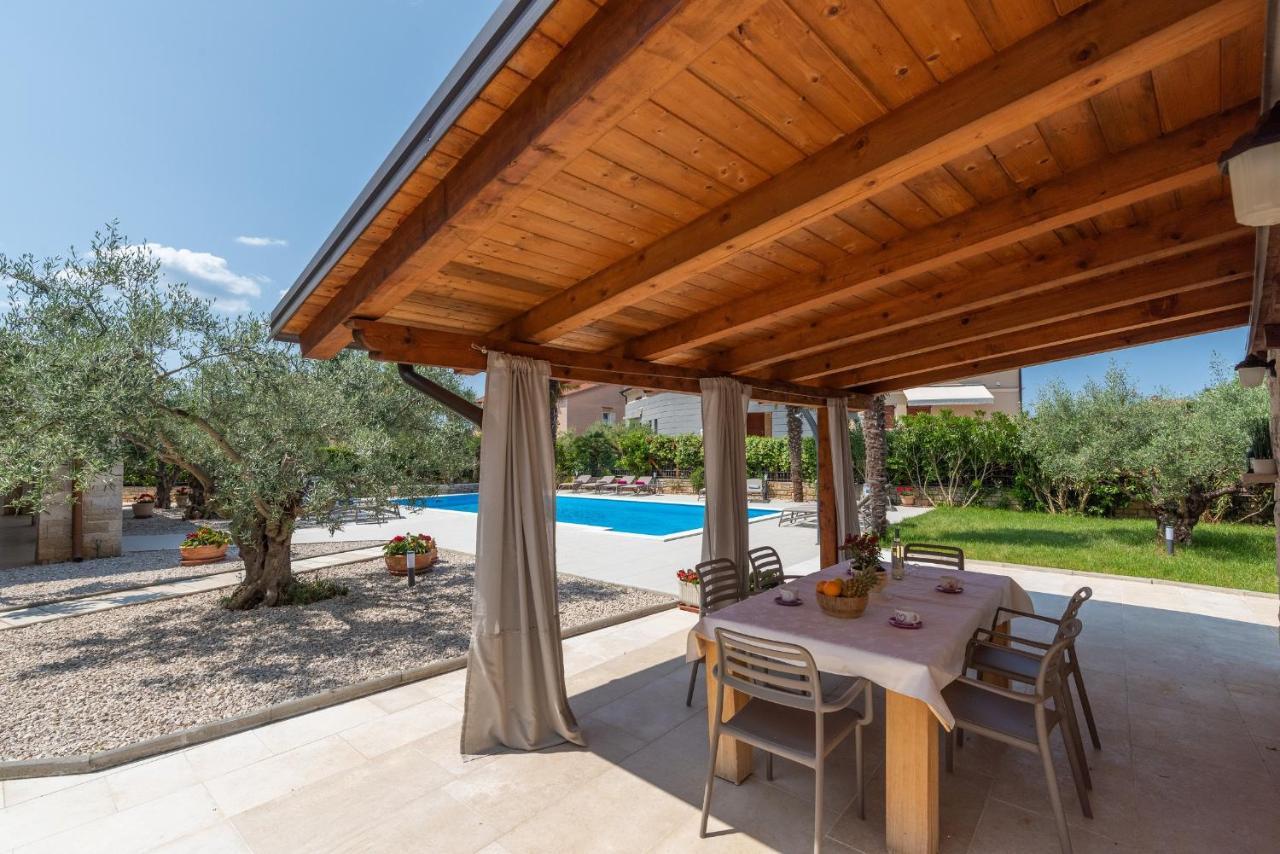 Villa Hope - Apartments With Shared Pool Пореч Екстериор снимка