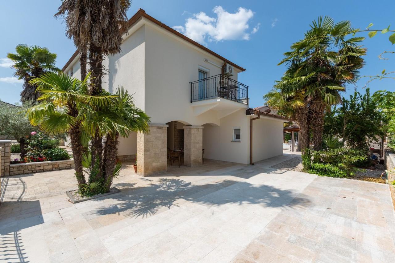 Villa Hope - Apartments With Shared Pool Пореч Екстериор снимка