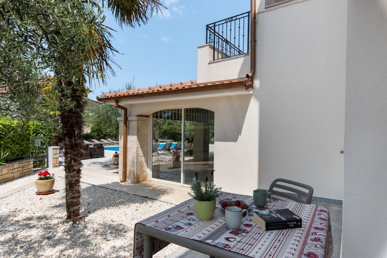Villa Hope - Apartments With Shared Pool Пореч Екстериор снимка