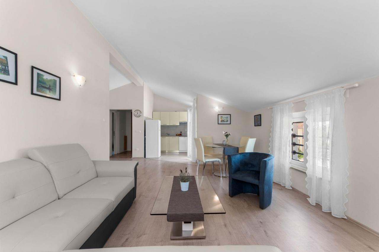 Villa Hope - Apartments With Shared Pool Пореч Екстериор снимка
