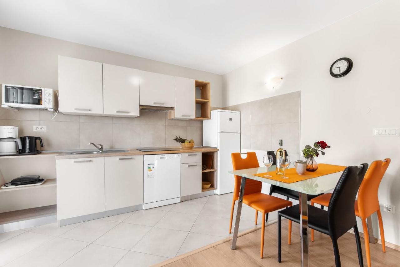 Villa Hope - Apartments With Shared Pool Пореч Екстериор снимка