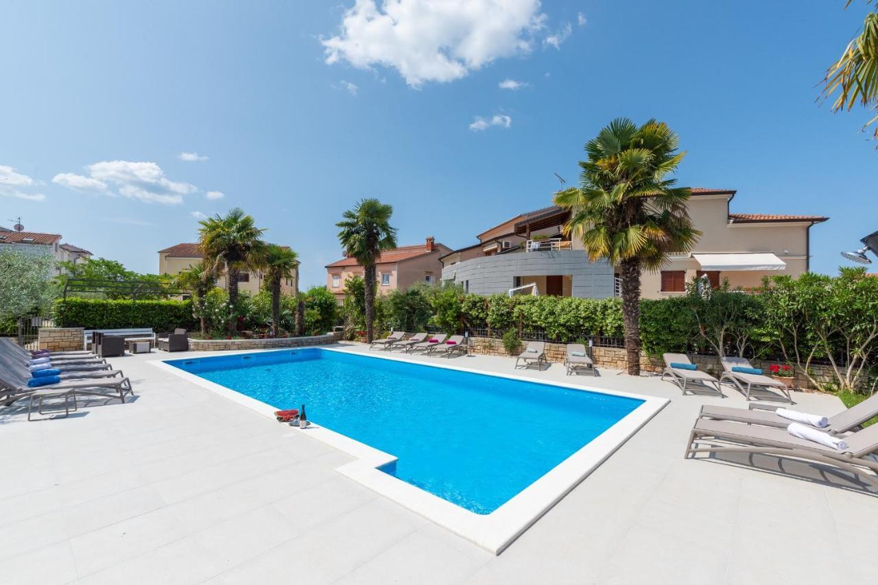 Villa Hope - Apartments With Shared Pool Пореч Екстериор снимка