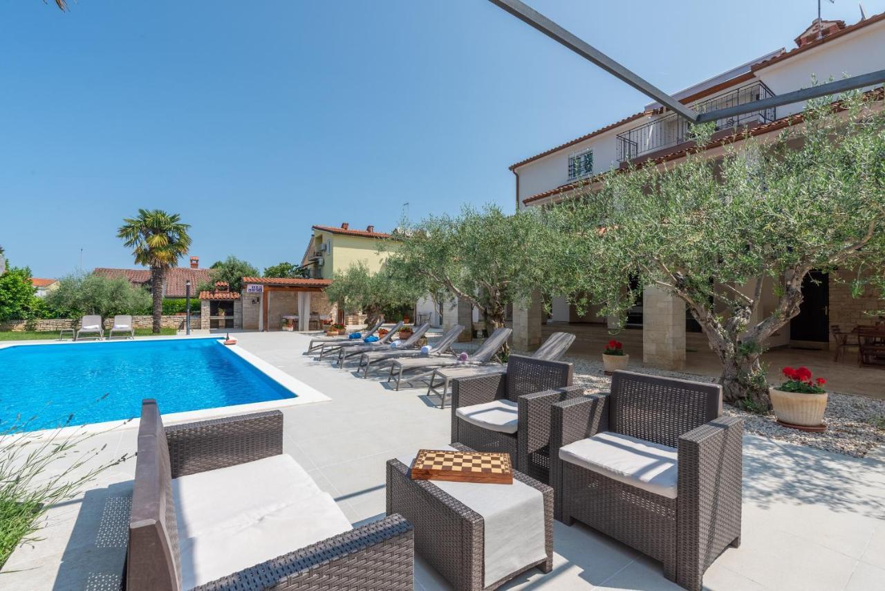 Villa Hope - Apartments With Shared Pool Пореч Екстериор снимка