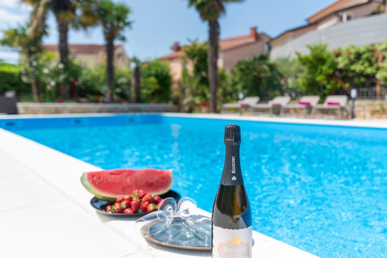 Villa Hope - Apartments With Shared Pool Пореч Екстериор снимка