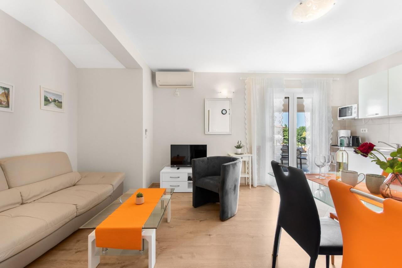 Villa Hope - Apartments With Shared Pool Пореч Екстериор снимка