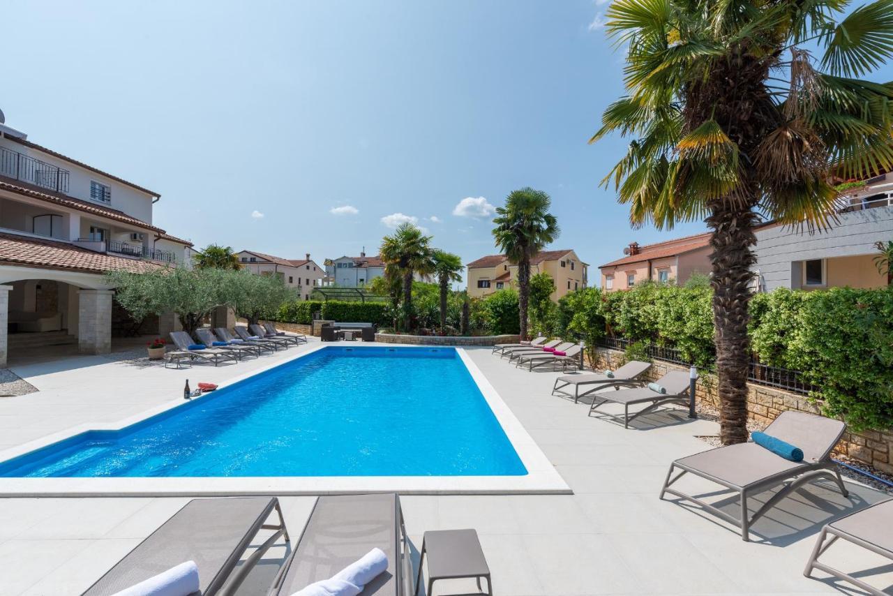 Villa Hope - Apartments With Shared Pool Пореч Екстериор снимка
