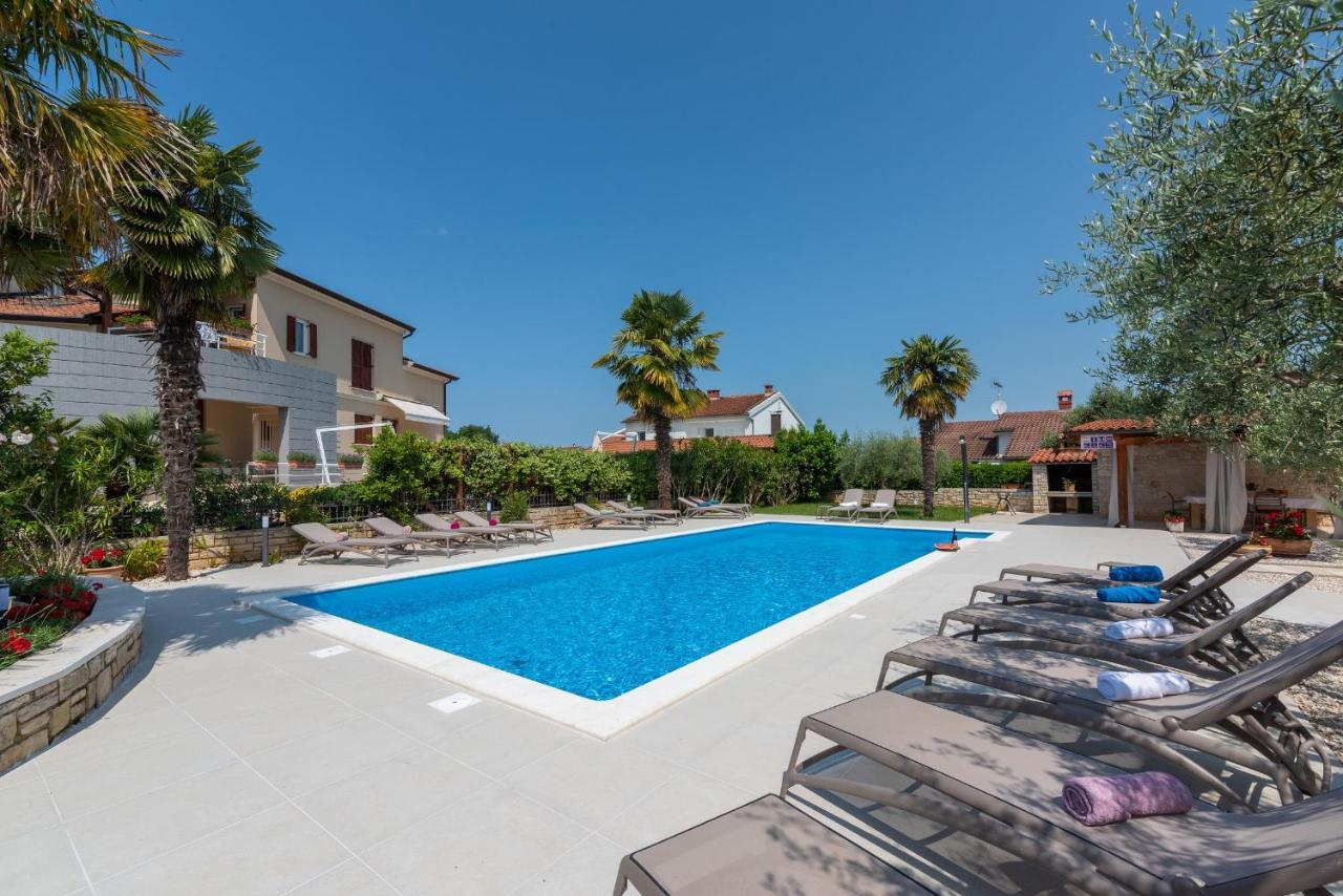 Villa Hope - Apartments With Shared Pool Пореч Екстериор снимка