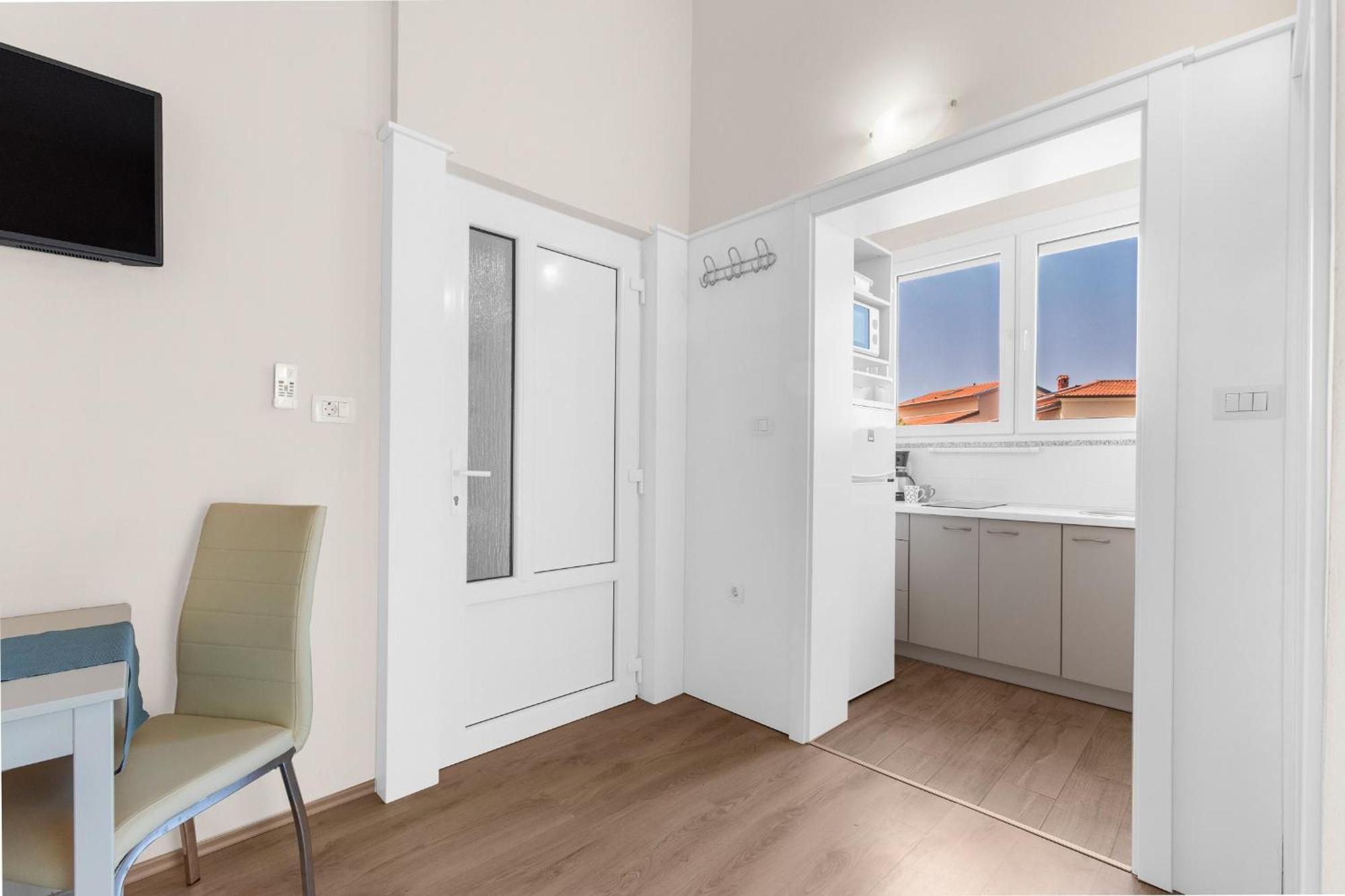 Villa Hope - Apartments With Shared Pool Пореч Стая снимка